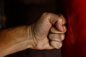 Skuteczne ćwiczenia na mięśnie rąk – powerball sklep