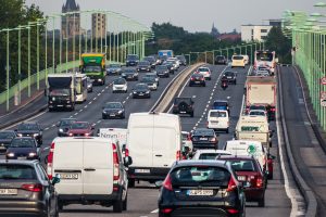 Organizacja transportu krajowego i zagranicznego dla firm. Co warto wiedzieć prowadząc sprzedaż wysyłkową?