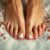Pedicure francuski – elegancja i wszechstronność w pielęgnacji stóp